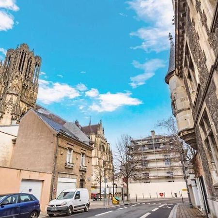 Fire, Appartement Vue Cathedrale Reims Exterior photo