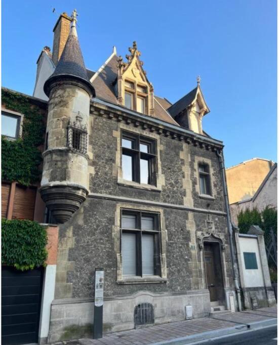 Fire, Appartement Vue Cathedrale Reims Exterior photo