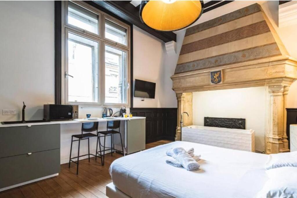Fire, Appartement Vue Cathedrale Reims Exterior photo
